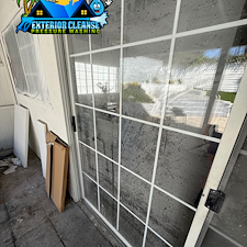 Professional-Window-Cleaning-Services-in-Palos-Verdes-CA-Interior-Exterior-Shine 1